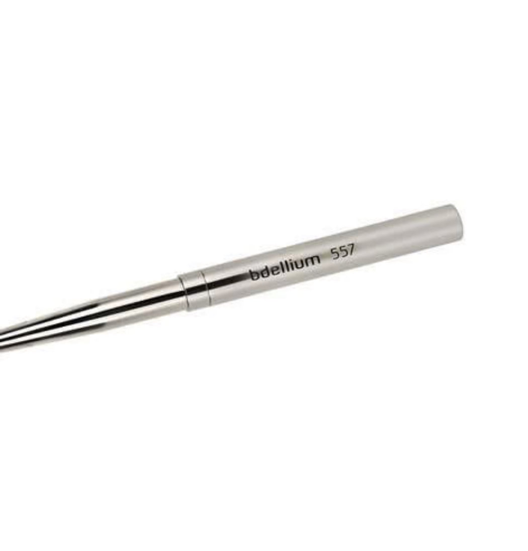 デリウムツールズ. 557 繰出式リップブラシ