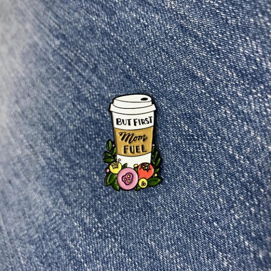 【New Moon Paper Goods】ピンバッチ mom fuel