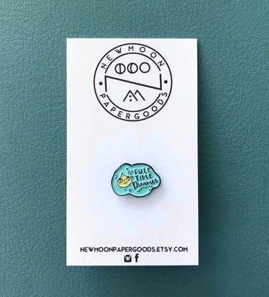 【New Moon Paper Goods】ピンバッチ - Full time dreamer